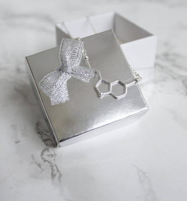 Підвіска з молекулою серотоніну ⦁ Подарунок дівчині, подрузі, колезі