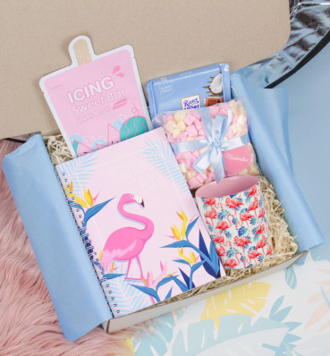 Подарунковий бокс для дівчини «Flamingo» ⦁ Стильний подарунок для подруги