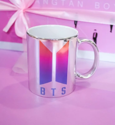 Чашка ⦁ Лого группы • БТС ⦁ Кружка ⦁ Подарок для фанатов K-POP и корейской группы BTS