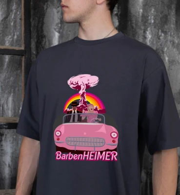 Футболка OVERSIZE №1 • Барби и Оппенгеймер в машине ⦁ Мерч Barbenheimer ⦁ Одежда по фильмам Barbie и Oppenheimer ⦁ Барбенгеймер
