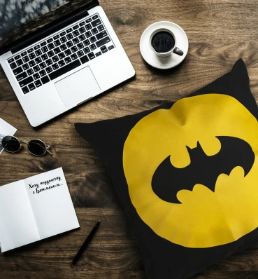 Подушка с лого • Бэтмен • Batman • Подарки с супергероями в стиле вселенной DC Comics