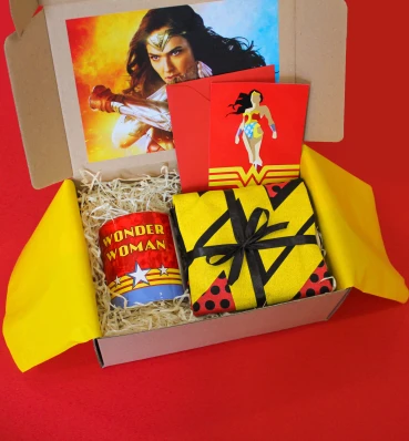 Бокс Wonder Woman ⦁ medium ⦁ Подарок фанату Чудо Женщины и ДС