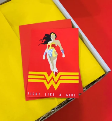 Листівка Диво-жінка ⦁ Сувеніри по всесвіту DC ⦁ Подарунок фанату коміксів та супергероїв