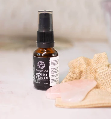 Олія для обличчя та скребок гуаша з рожевого кварцу ⦁ Подарунковий набір для масажу та догляду жінці чи дівчині
