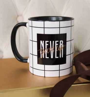 Чашка «Never give up» • Дизайнерская кружка с мотивирующей цитатой • Подарок другу, коллеге, девушке