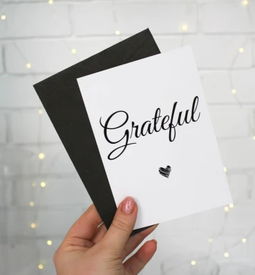 Листівка «Grateful ❤️» • Святкові сувеніри та атрибутика • Універсальний подарунок на День Народження для хлопця чи дівчини