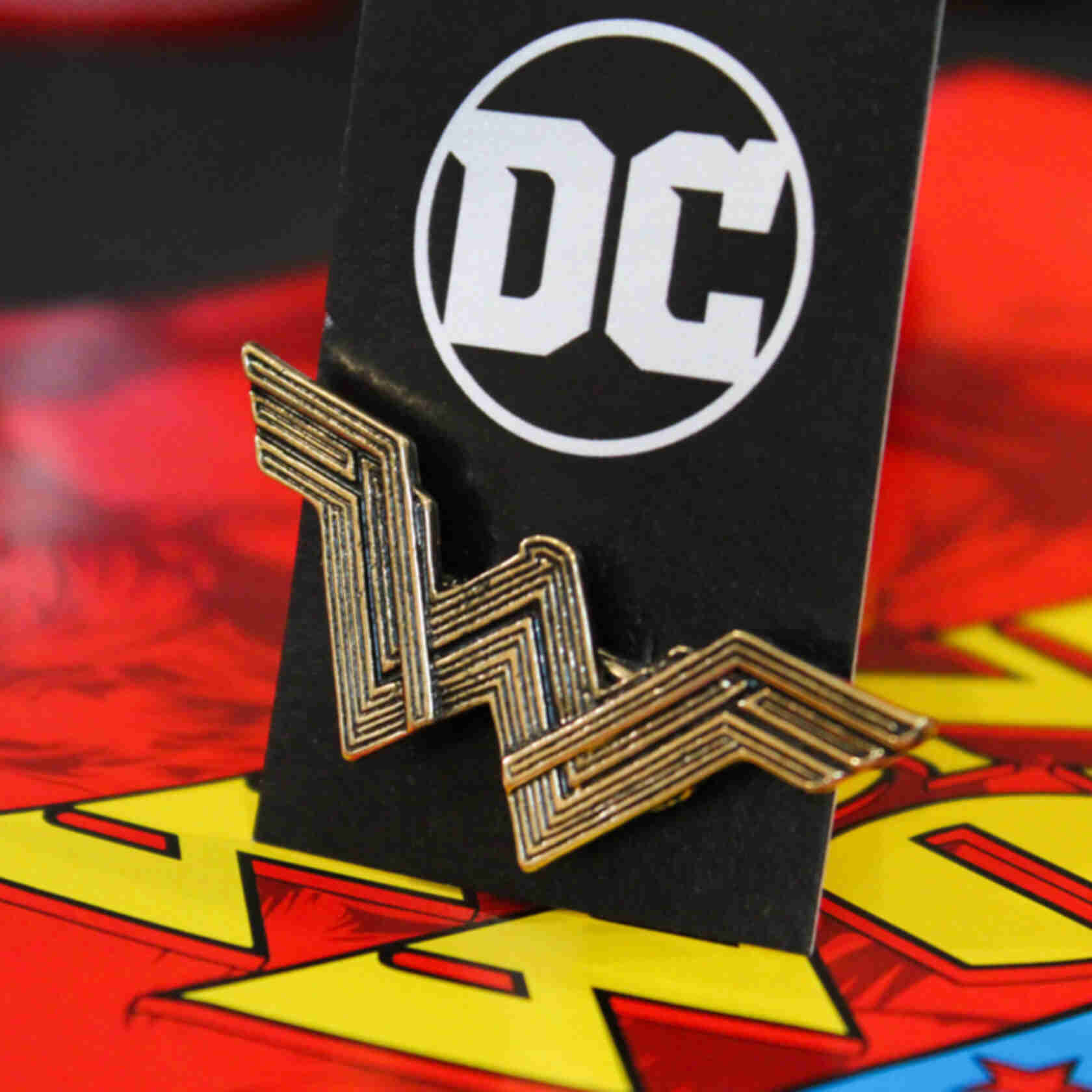 Значок Диво-жінка ⦁ Пін Wonder Woman ⦁ Подарунки з супергероями в стилі всесвіту DCФото №19