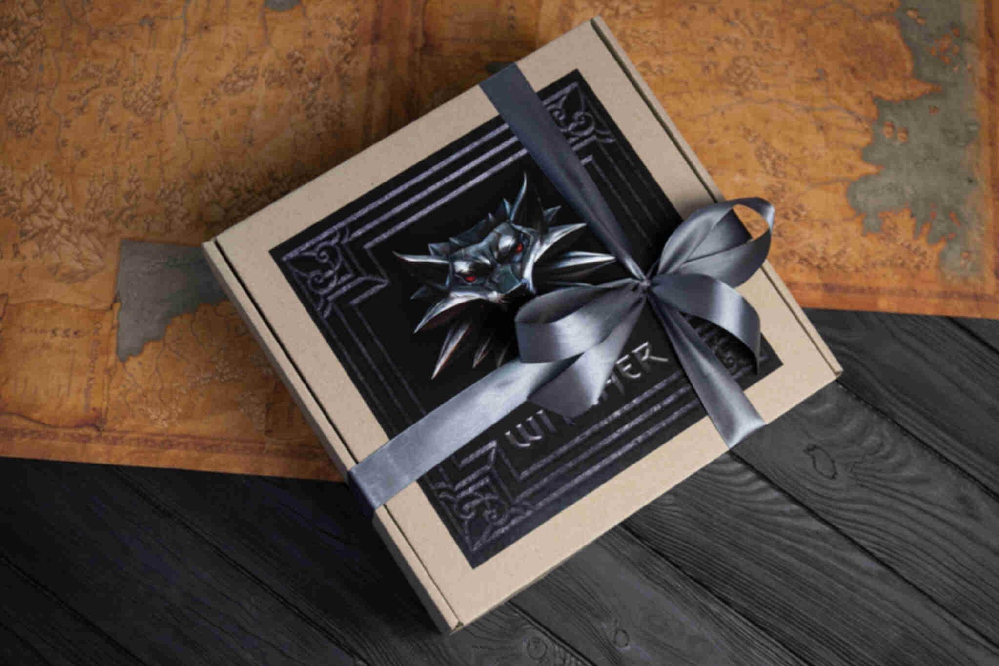 Подарункова коробка з декоромФото №21