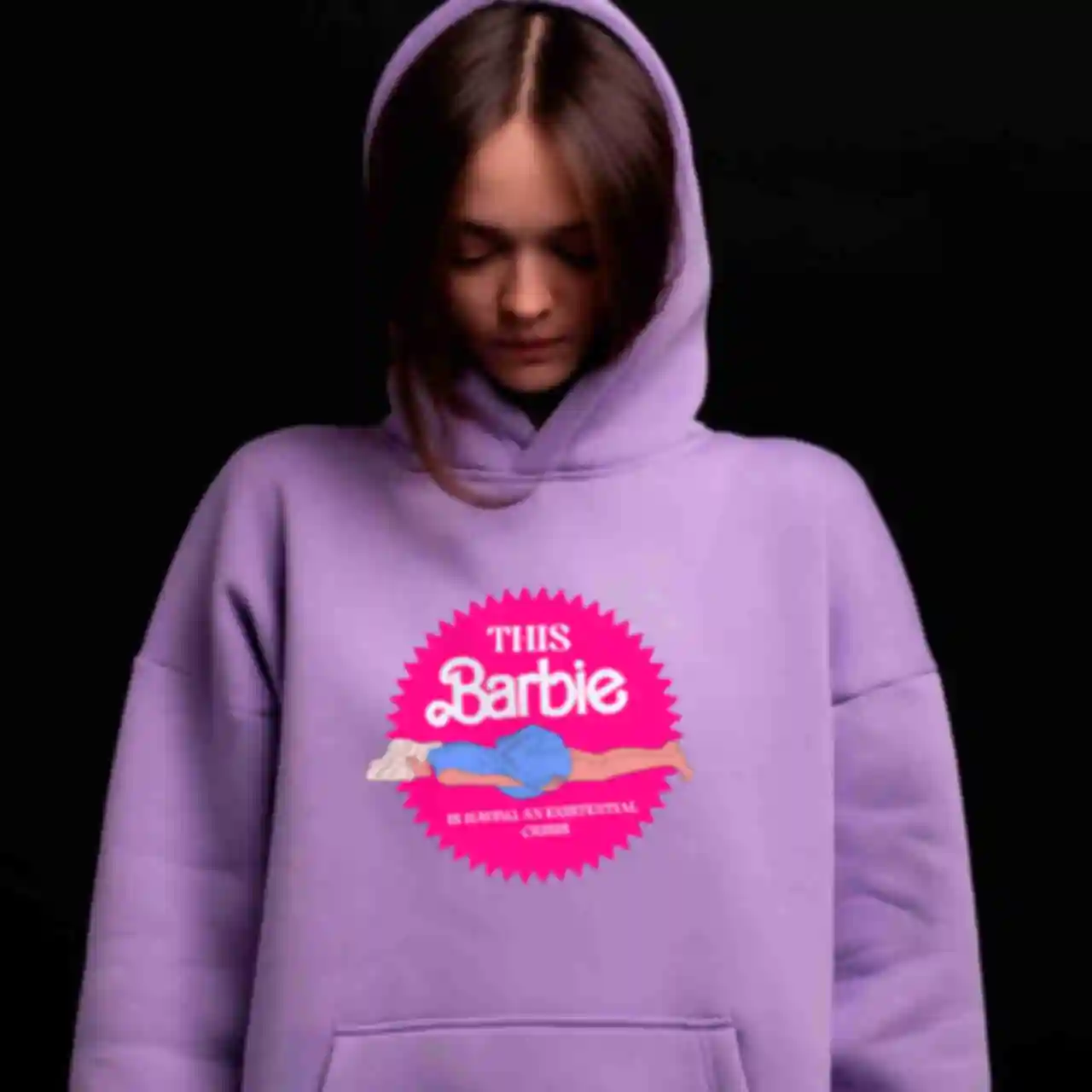 Худи OVERSIZE №5 • Барби с Экзистенциальным кризисом, фиолетовый. Фото №2