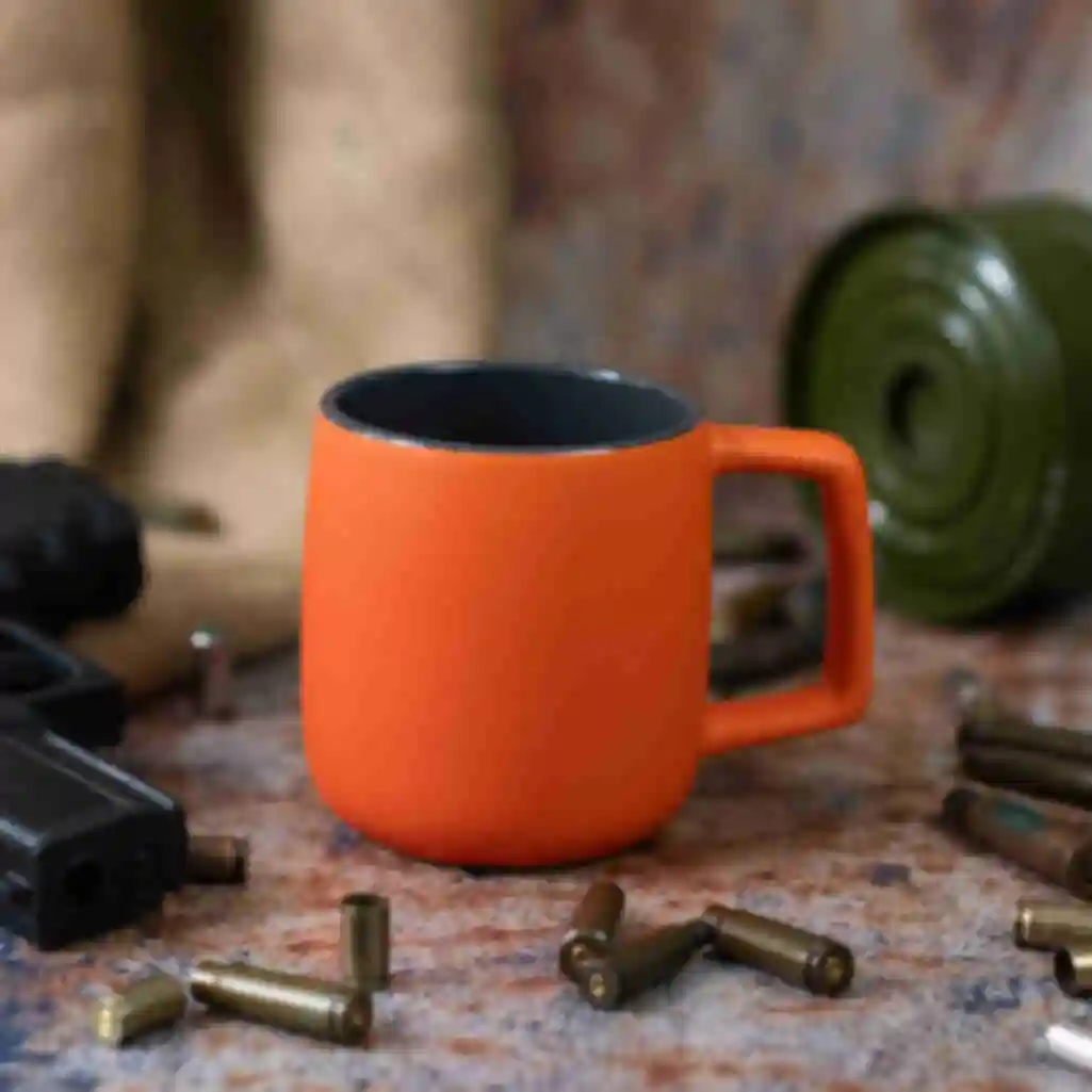 Оранжевая чашка с логотипом Террористов ⦁ Атрибутика и сувениры Counter-Strike • Подарки в стиле игры Контр-Страйк. Фото №1
