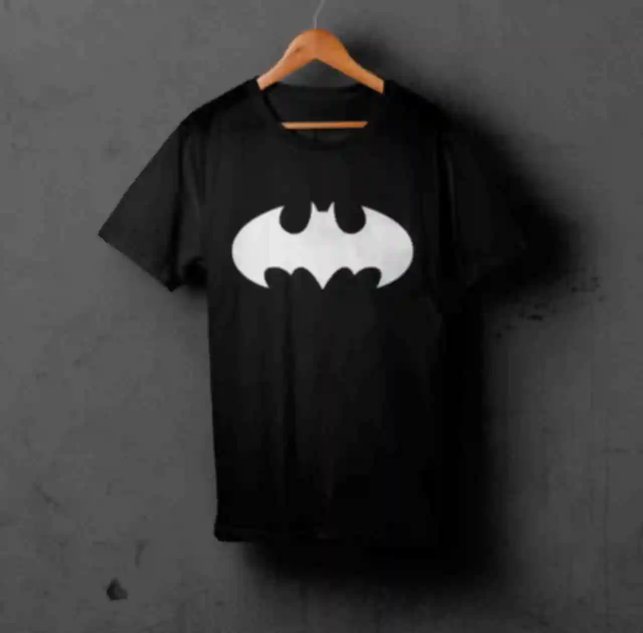 Футболка №1 • Логотип Бетмена • Batman • Мерч • Одяг з супергероями в стилі DCФото №1