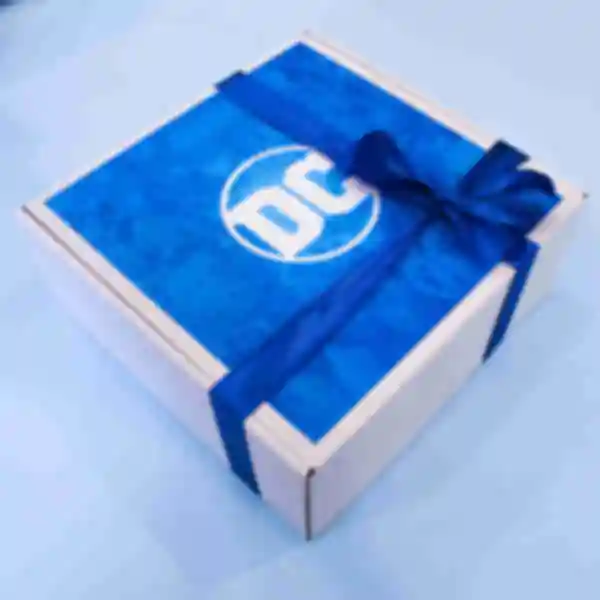 Подарункова коробка • DC