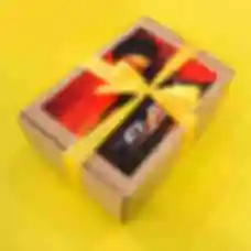 Подарункова коробка с декором Флеш