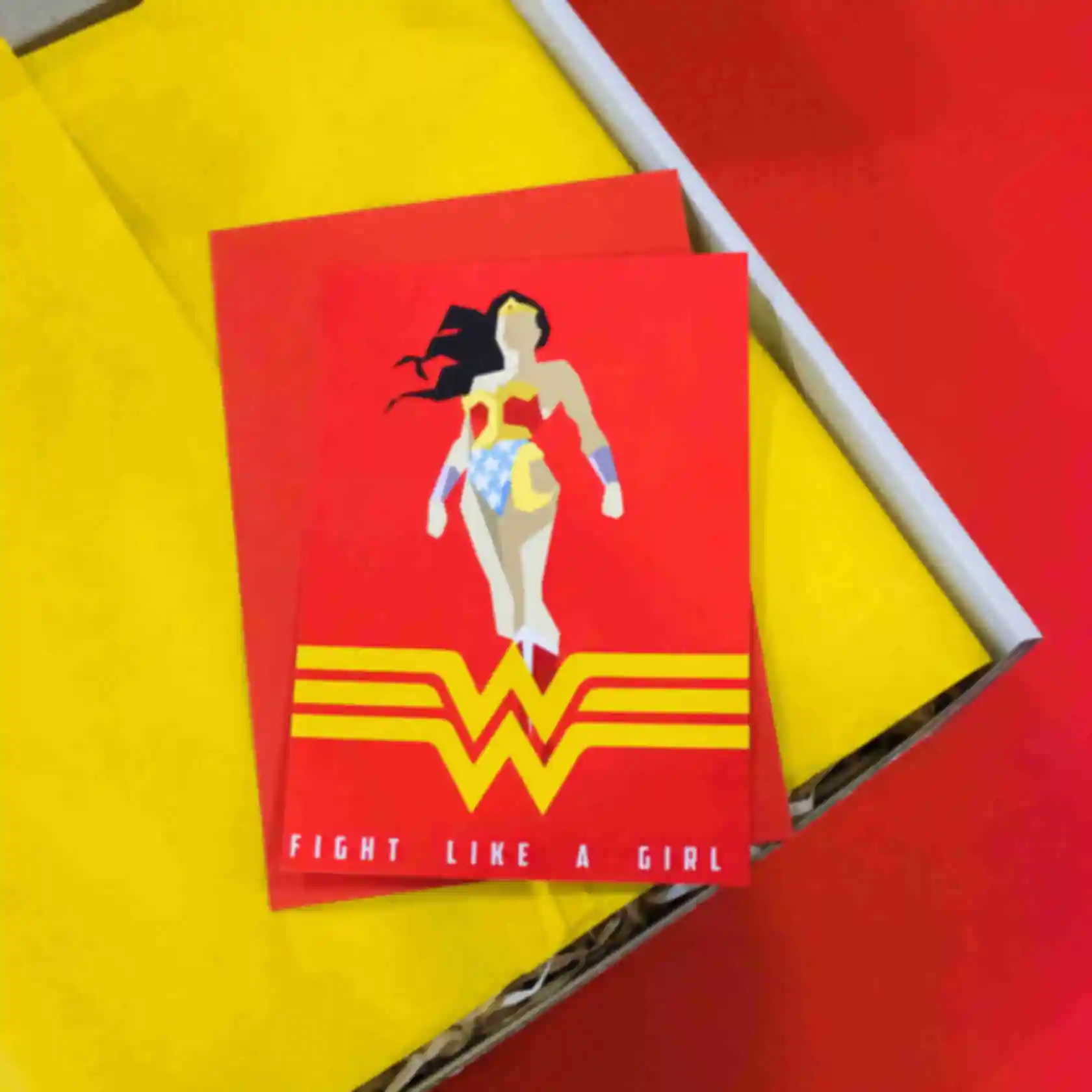 Открытка Чудо-женщина ⦁ Сувениры по вселенной DC ⦁ Подарок фанату комиксов и супергероев. Фото №4