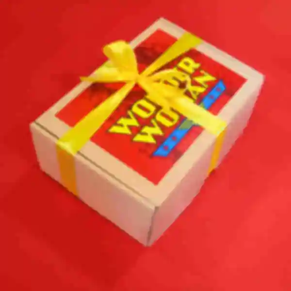 Подарочная коробка с декором Чудо-женщина