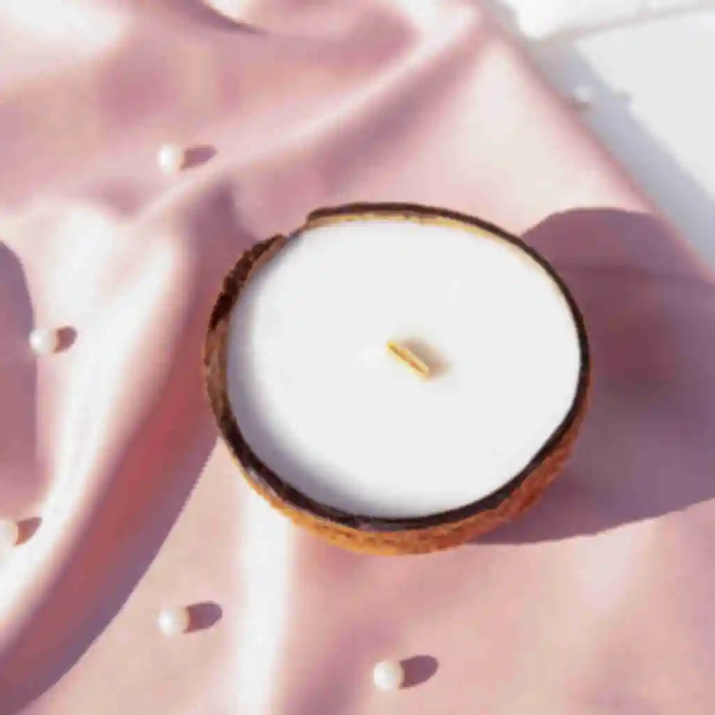 Соєва арома свічка в натуральному кокосі • BeautyФото №1