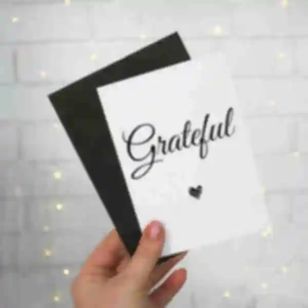 Открытка «Grateful ❤️» • Праздничные сувениры и атрибутика • Универсальный подарок на День Рождения для парня или девушки