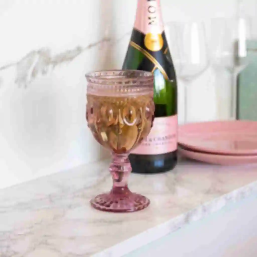 Бокал для вина в готическом стиле • Утонченный бокал для напитков • Изысканная посуда для торжеств. Фото №1