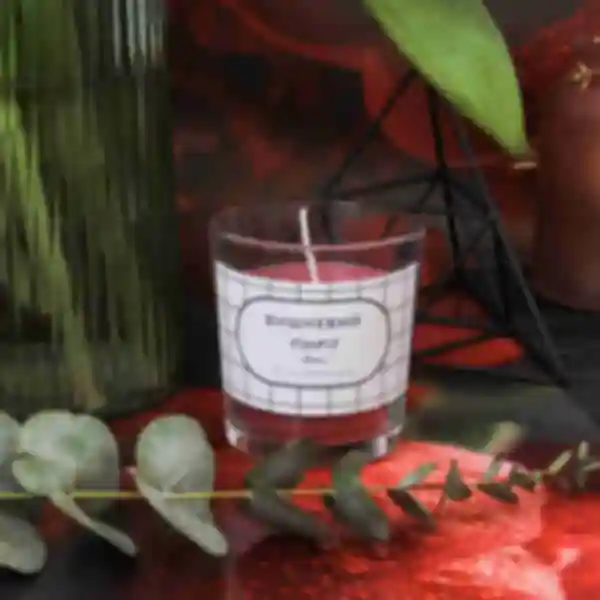 Дизайнерская свеча с ароматом вишневого пирога Strawberry max