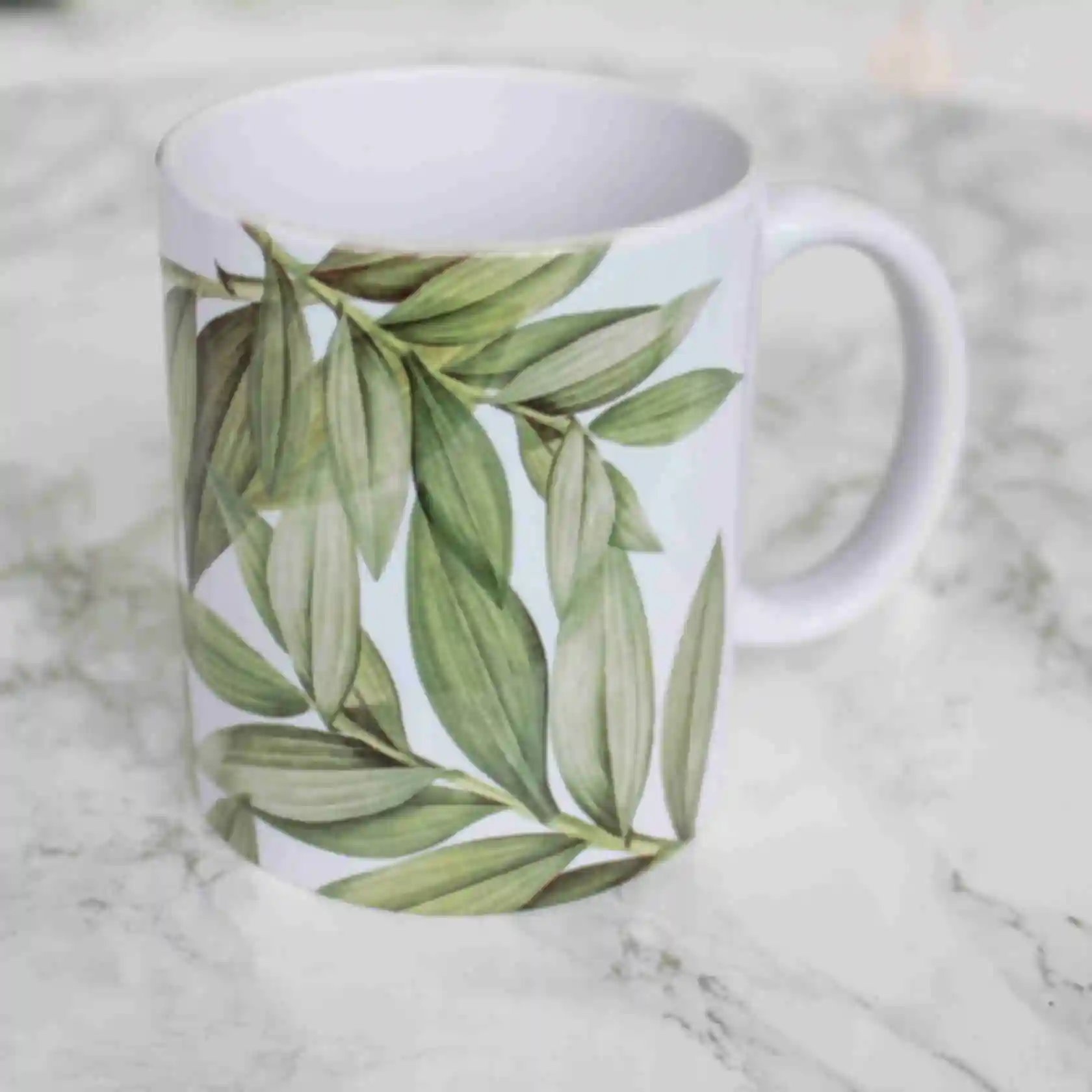 Чашка с тропическими листьями • Дизайнерская кружка с принтом • Универсальный подарок. Фото №4