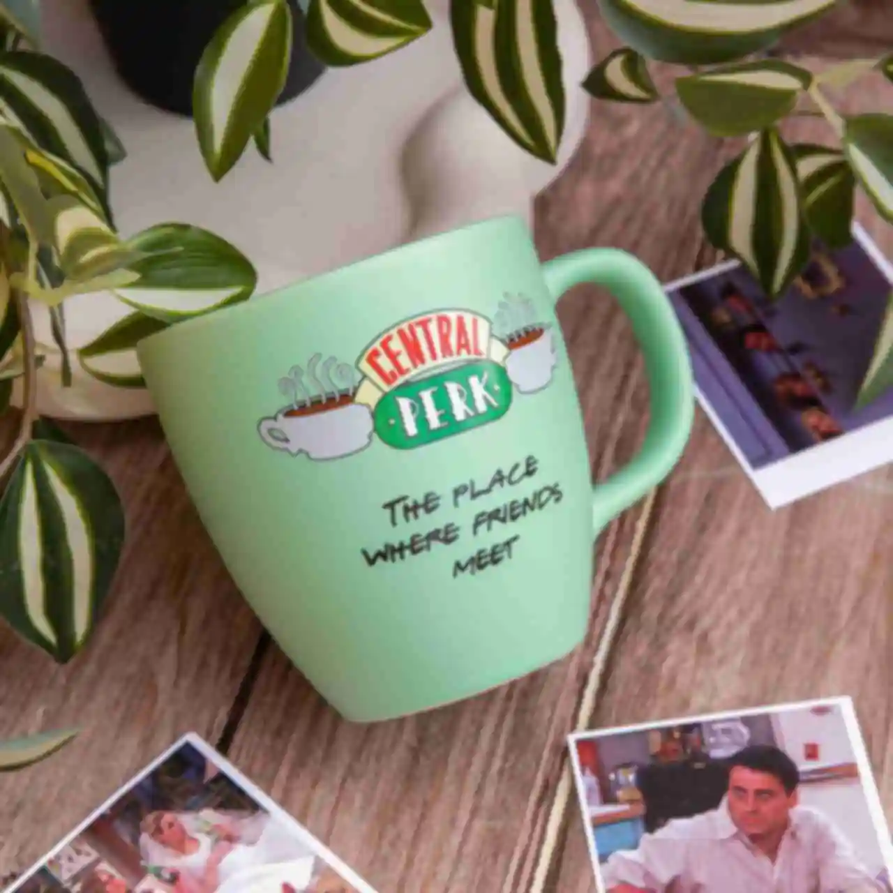 Большая чашка Central Perk • Деколь • Кружка Друзья • Сувениры • Подарок фанату сериала Friends. Фото №1