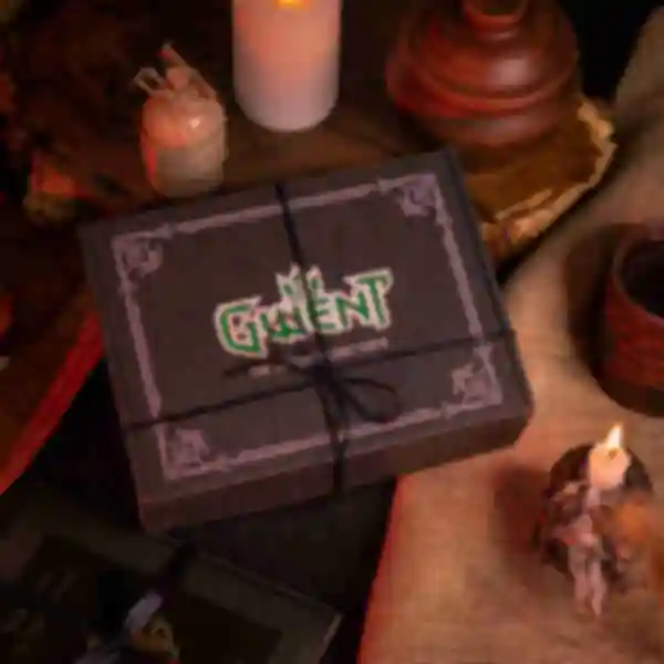 Крафтовая коробка с декором Gwent