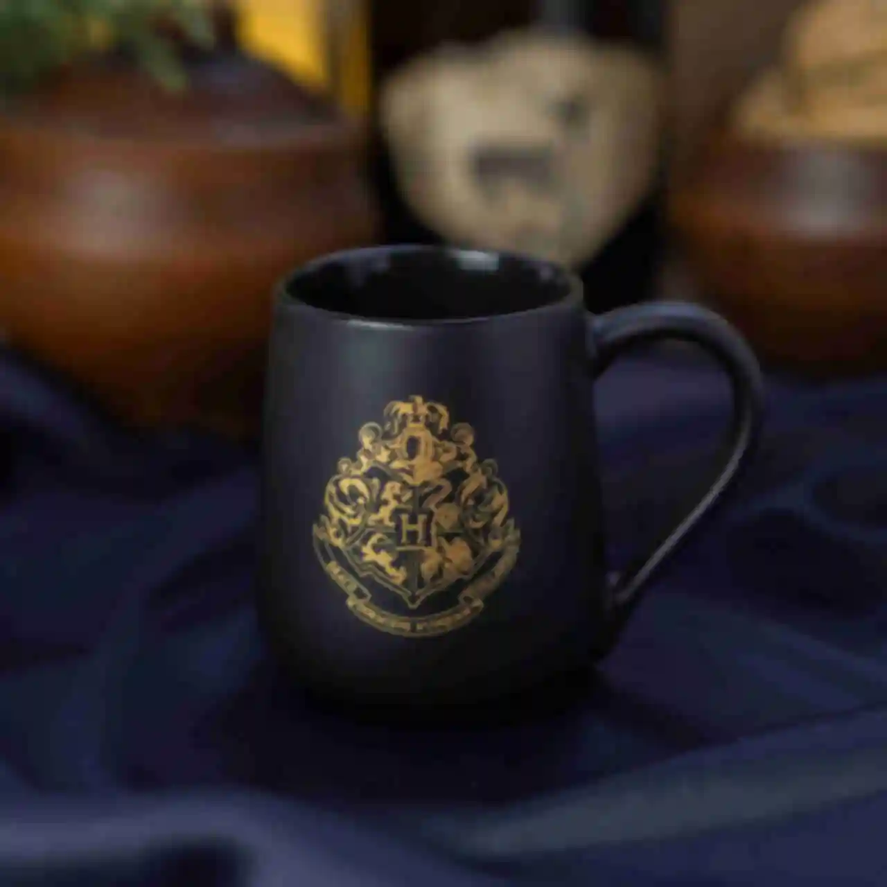Чашка деколь Hogwarts чёрная ⚡️ Кружка Гарри Поттер ⚡️ Подарки Хогвартс ⚡️ Harry Potter. Фото №1