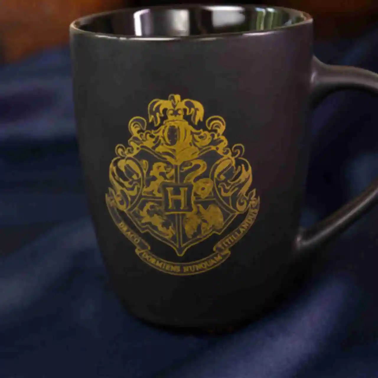 Чашка деколь Hogwarts чёрная ⚡️ Кружка Гарри Поттер ⚡️ Подарки Хогвартс ⚡️ Harry Potter. Фото №2