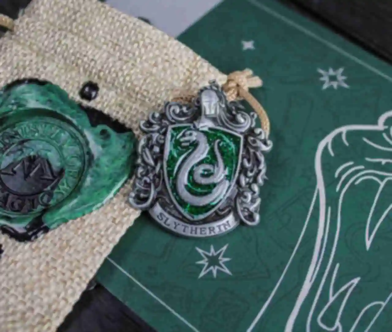 Значок Слизерин ⚡️ Пин Гарри Поттер ⚡️ Украшения в стиле Slytherin ⚡️ Harry Potter. Фото №15