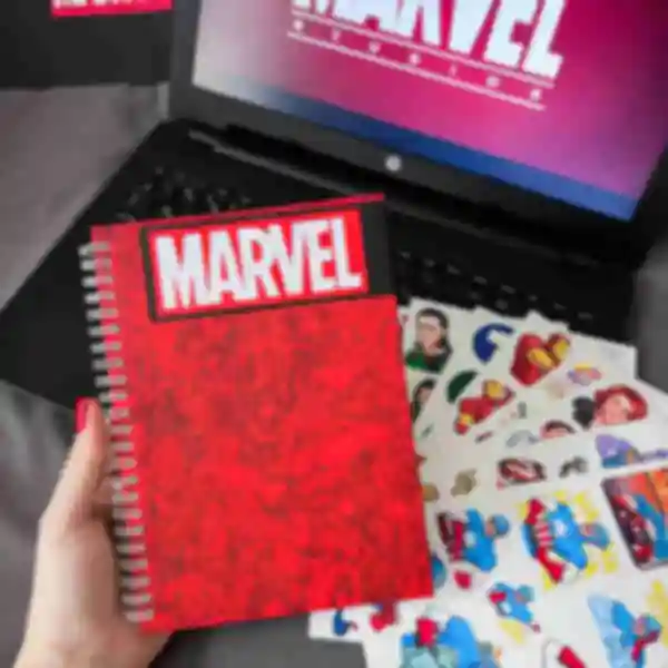 Блокнот • Скетчбук в стиле Марвел • Подарок фанату Marvel • Тематические сувениры