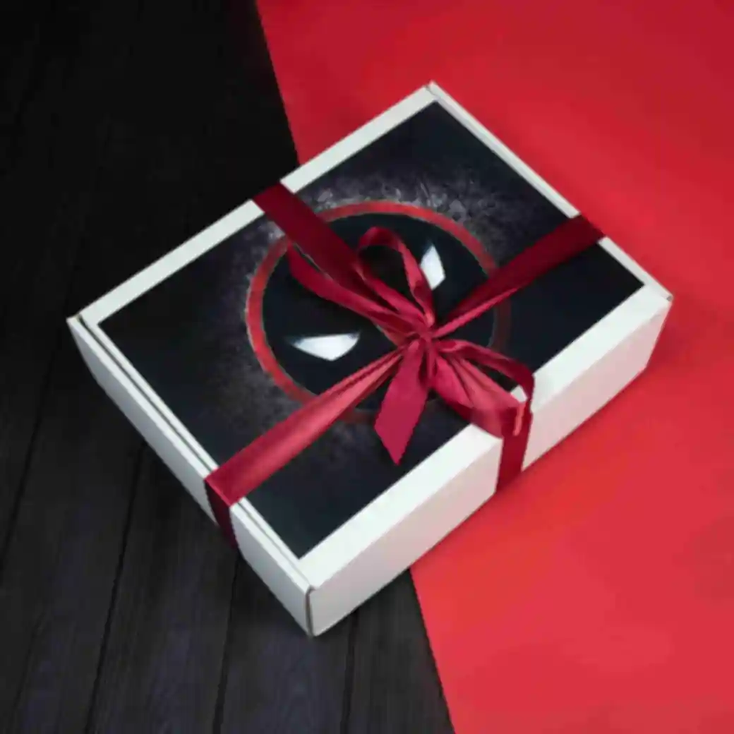 Подарочная коробка с декором Дэдпул max. Фото №13