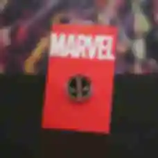 Значок Дедпул ⦁ Пін Deadpool ⦁ Сувеніри Marvel ⦁ Подарунки фанату Марвел