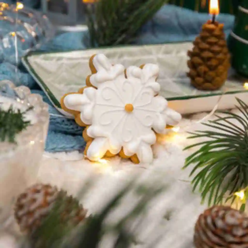 Пряник в форме снежинки • Сладкие сувениры и атрибутика • Подарок на Новый год и Рождество. Фото №4