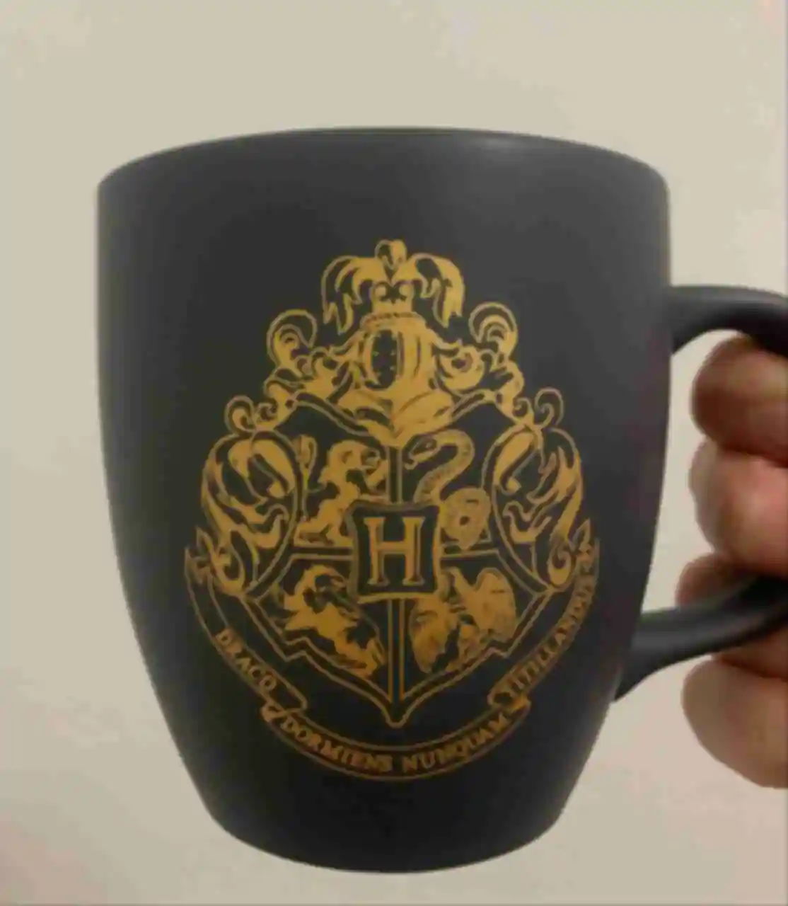 УЦЕНКА Чашка деколь Hogwarts серая ⚡️ Кружка Гарри Поттер ⚡️ Подарки Хогвартс ⚡️ Harry Potter АРХИВ. Фото №1