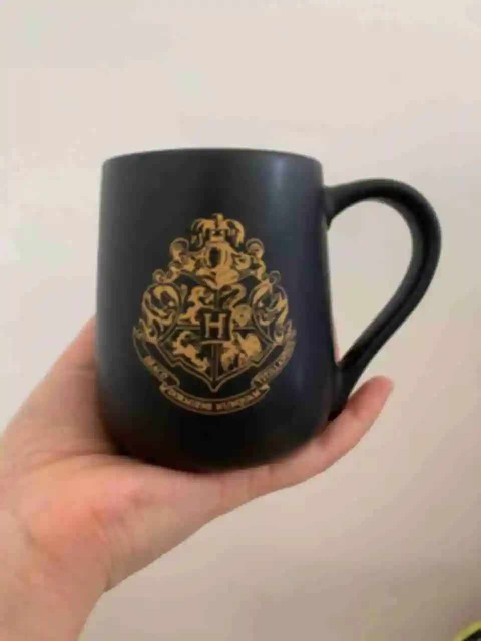 УЦЕНКА Чашка деколь Hogwarts чёрная ⚡️ Кружка Гарри Поттер ⚡️ Подарки Хогвартс ⚡️ Harry Potter. Фото №2