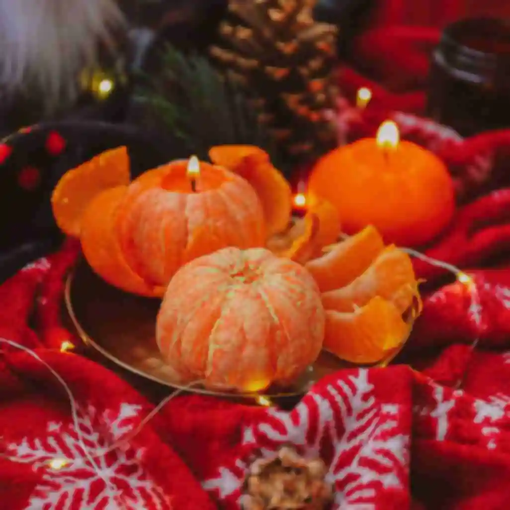 Соєва свічка у формі очищенного мандарину • М • Новорічні подарунки • СувеніриФото №7