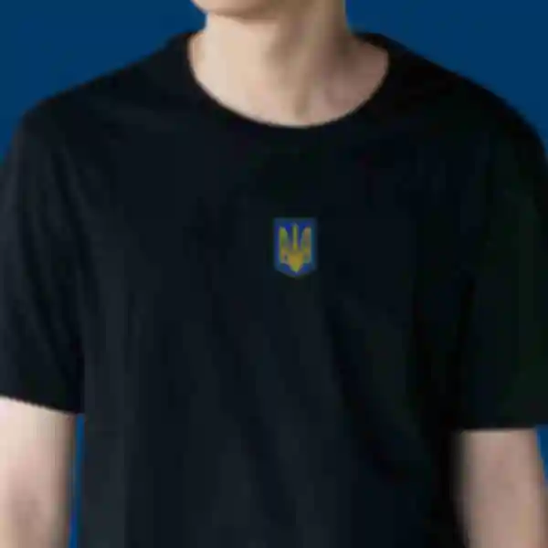Футболка №4 • Герб України • Патріотичні сувеніри Україна, чорна