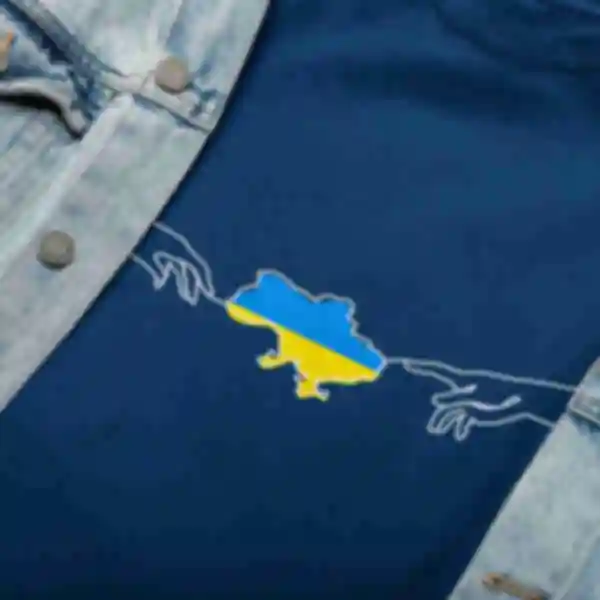 Футболка №27 • Створення Адама • Мікеланджело • Патріотичні сувеніри Україна, синя