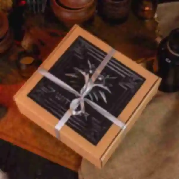 Подарункова коробка з декором Witcher classic