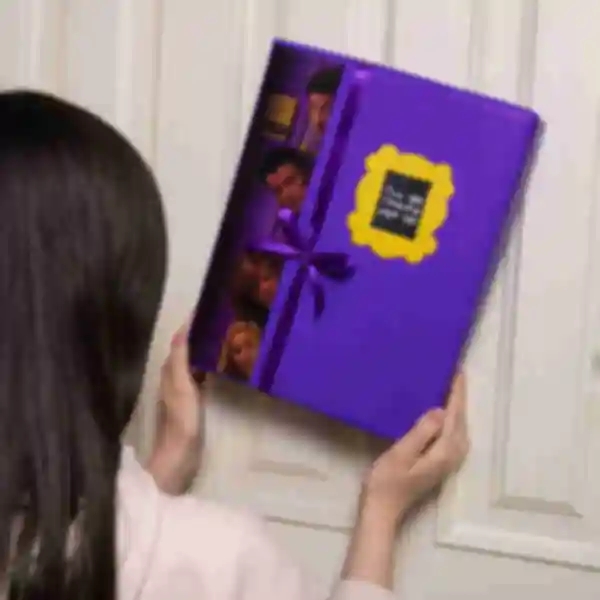 Подарункова коробка з декором Friends